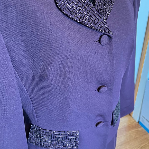 Jacqueline Ferrar suit, size 10. - Picture 3 of 10